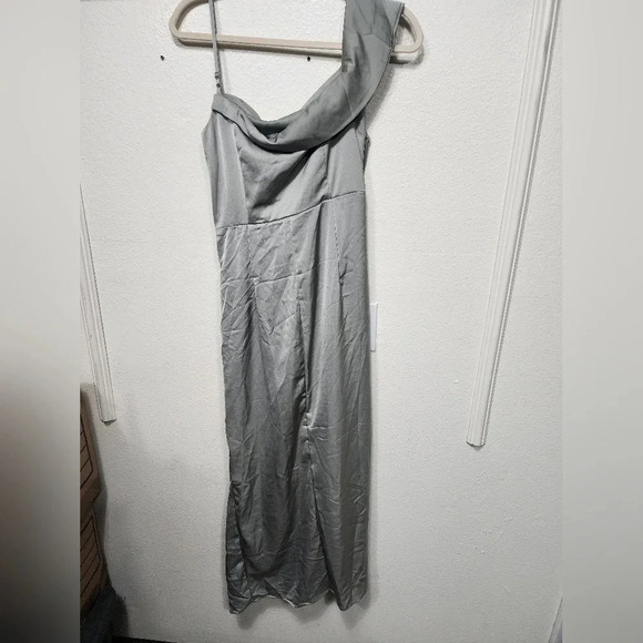 Lulu's Showing Off a Little Sage Green Asymmetrical Tulip Midi Dress M Wedding - Picture 9 of 11